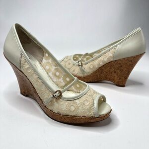REPORT Cream Eyelet Lace Mary Jane Cork Peep-toe High Wedges Shoes SIZE 8.5